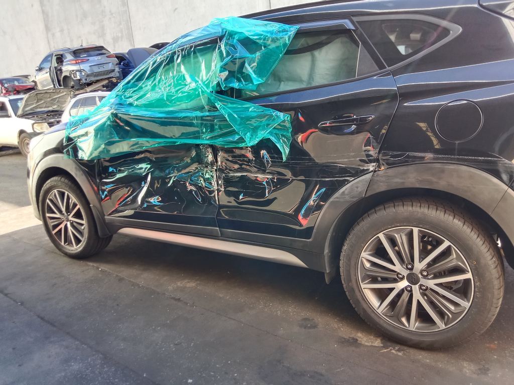 P5523 - Hyundai Tucson 2016 Black Wrecking - Image 4