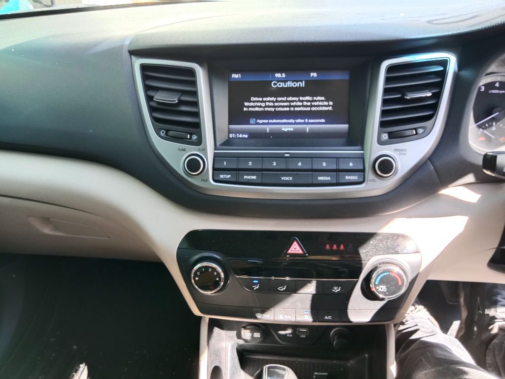 P5523 - Hyundai Tucson 2016 Black Wrecking - Image 5