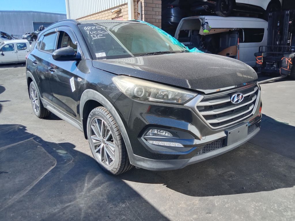 P5523 - Hyundai Tucson 2016 Black Wrecking - Image 15