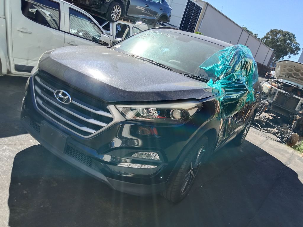 P5523 - Hyundai Tucson 2016 Black Wrecking - Image 16