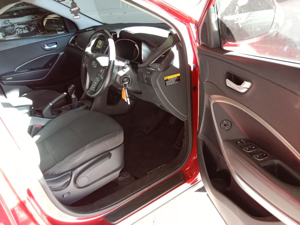 P5528 - Hyundai Santa Fe 2015 Red Wrecking - Image 5