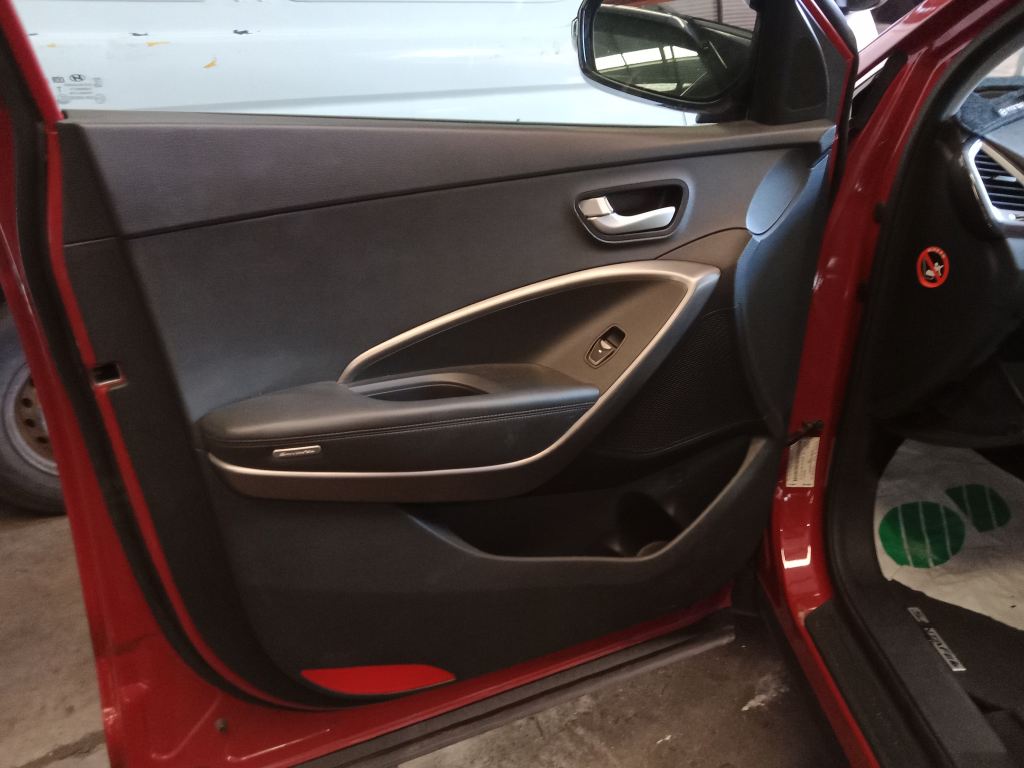 P5528 - Hyundai Santa Fe 2015 Red Wrecking - Image 8