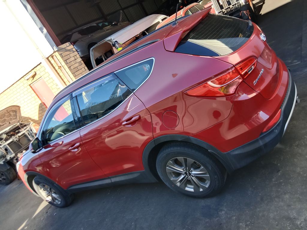 P5528 - Hyundai Santa Fe 2015 Red Wrecking - Image 13