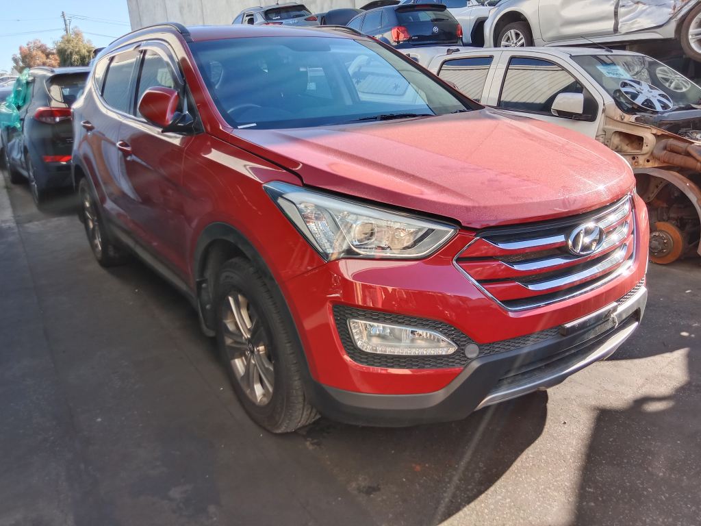 P5528 - Hyundai Santa Fe 2015 Red Wrecking - Image 15