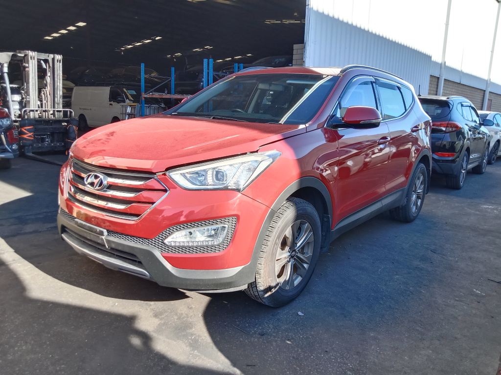 P5528 - Hyundai Santa Fe 2015 Red Wrecking - Image 16