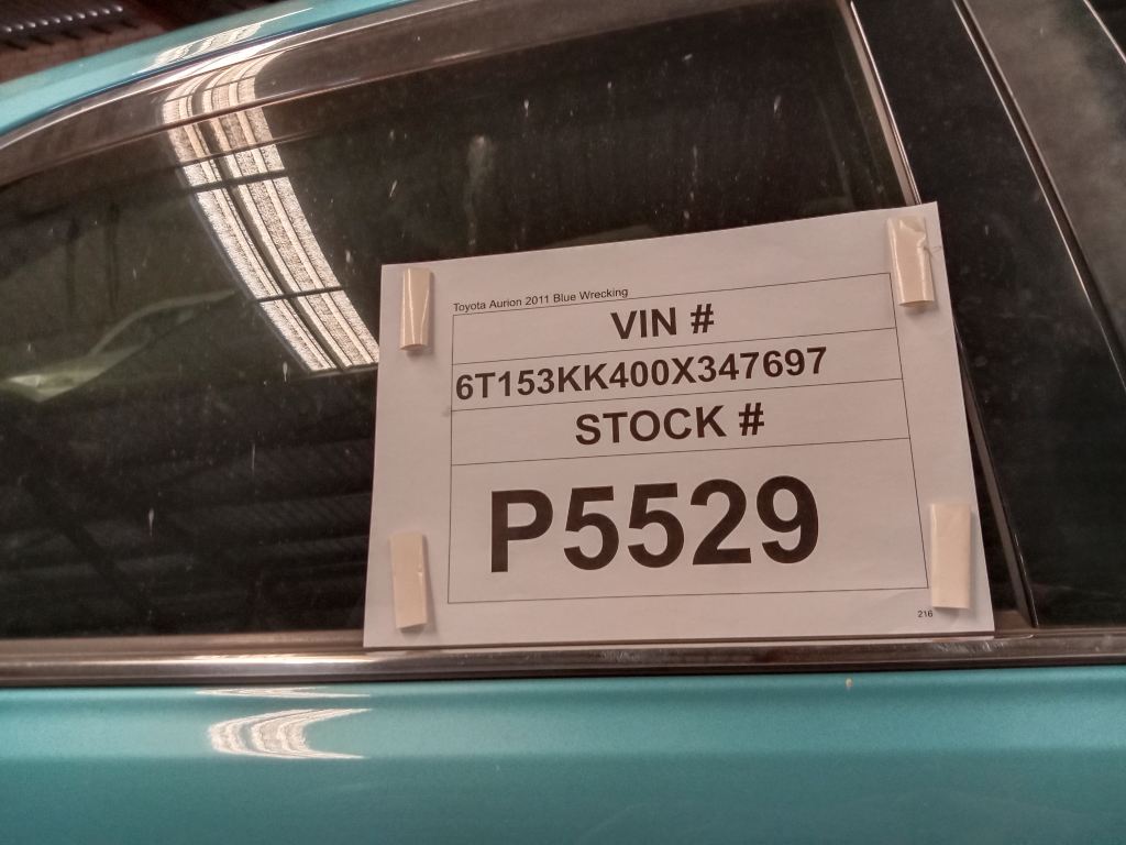 P5529 - Toyota Aurion 2011 Blue Wrecking - Image 2