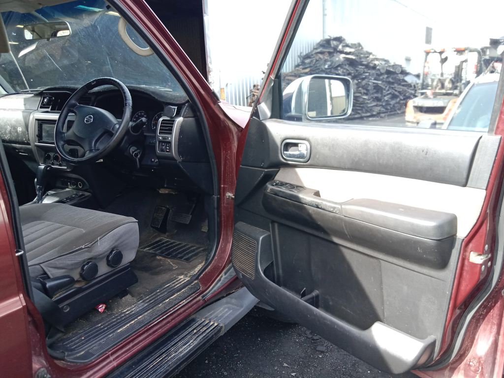 P5532 - Nissan patrol 2005 Maroon Wrecking - Image 6