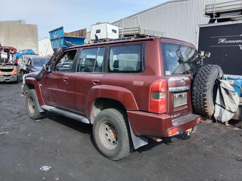 P5532 - Nissan patrol 2005 Maroon Wrecking - Image 14
