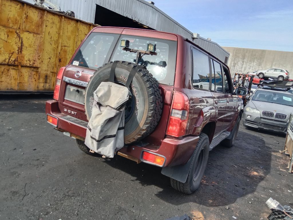 P5532 - Nissan patrol 2005 Maroon Wrecking - Image 15