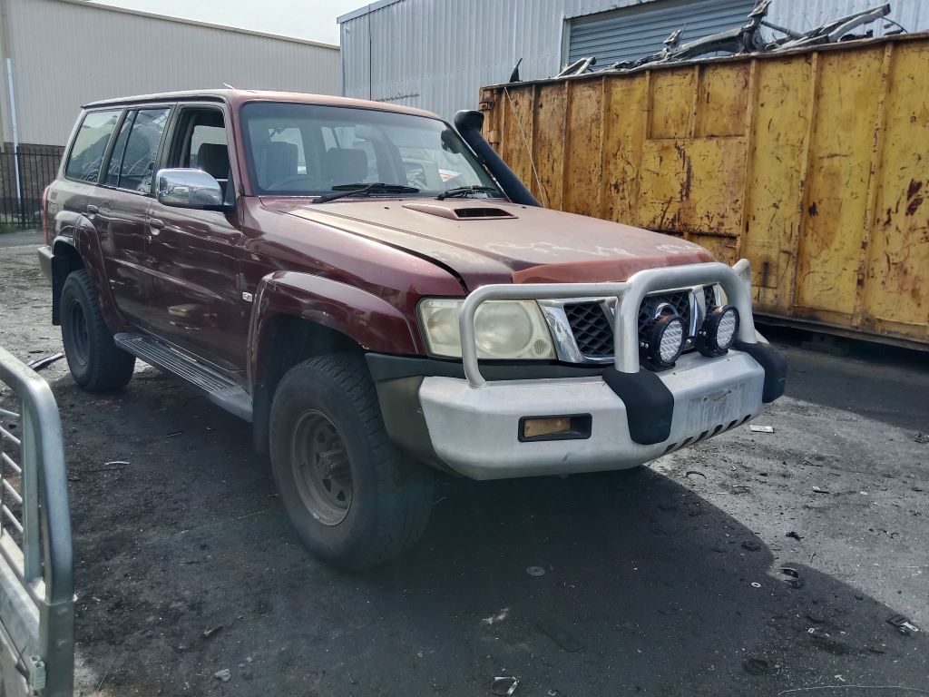 P5532 - Nissan patrol 2005 Maroon Wrecking - Image 16