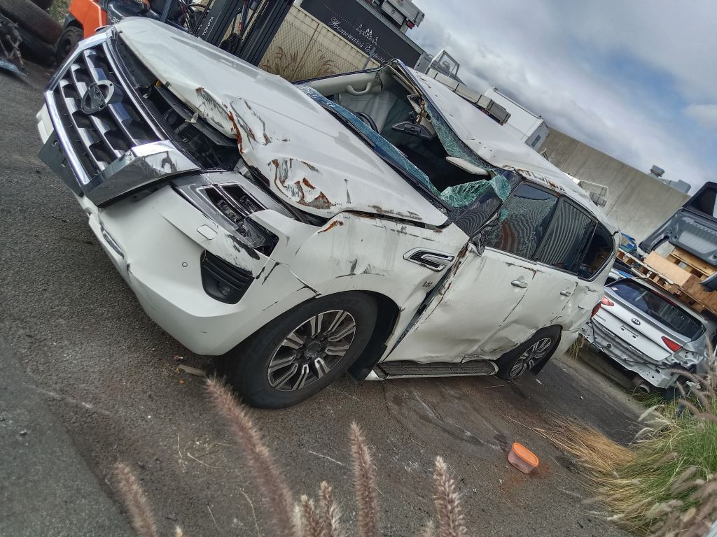 P5537 - Nissan patrol 2024 White Wrecking - Image 13