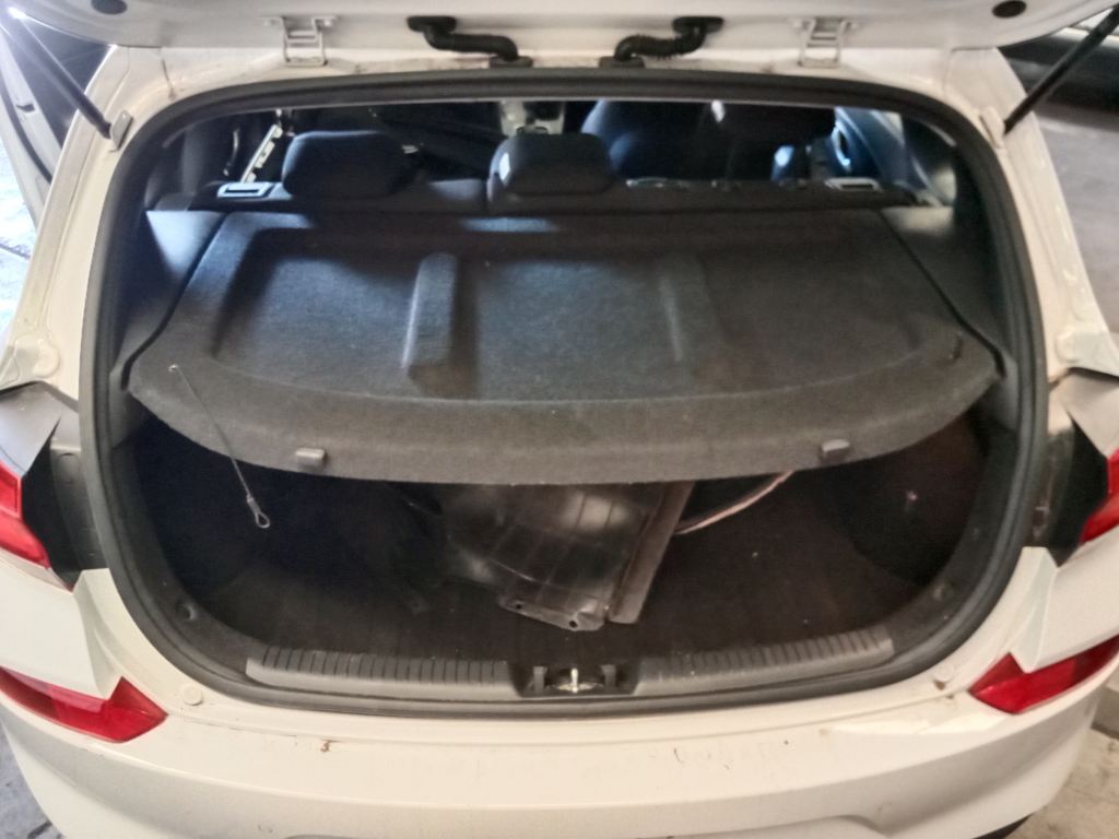 P5545 - Hyundai i30 2018 White Wrecking - Image 4