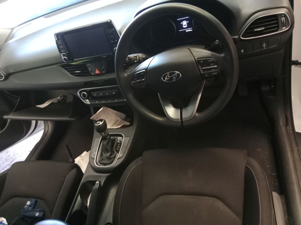 P5545 - Hyundai i30 2018 White Wrecking - Image 6