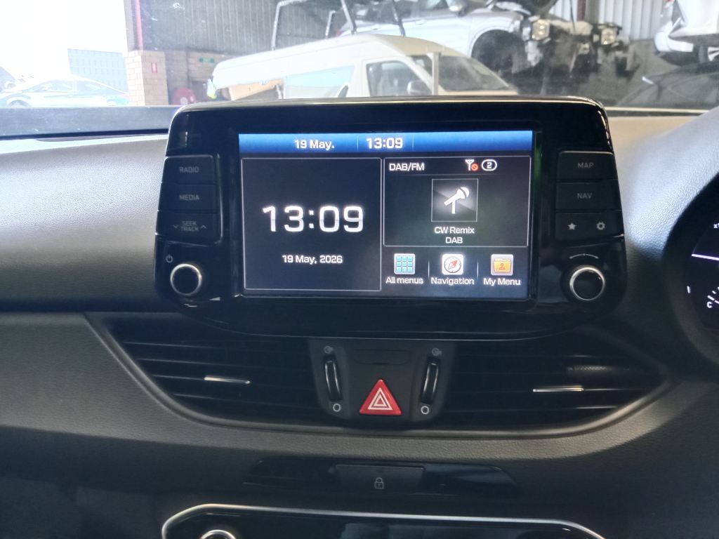 P5545 - Hyundai i30 2018 White Wrecking - Image 7