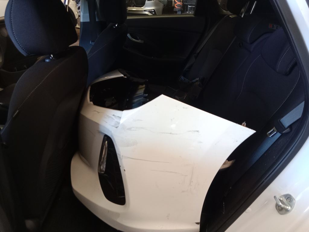 P5545 - Hyundai i30 2018 White Wrecking - Image 10