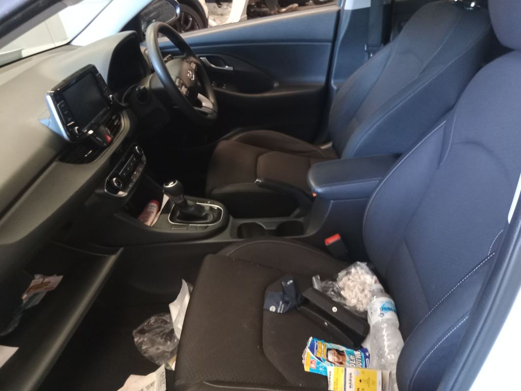 P5545 - Hyundai i30 2018 White Wrecking - Image 12