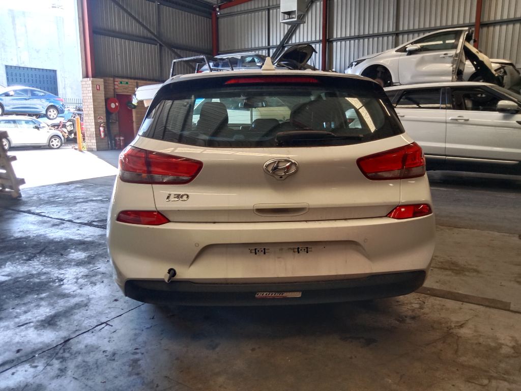 P5545 - Hyundai i30 2018 White Wrecking - Image 14