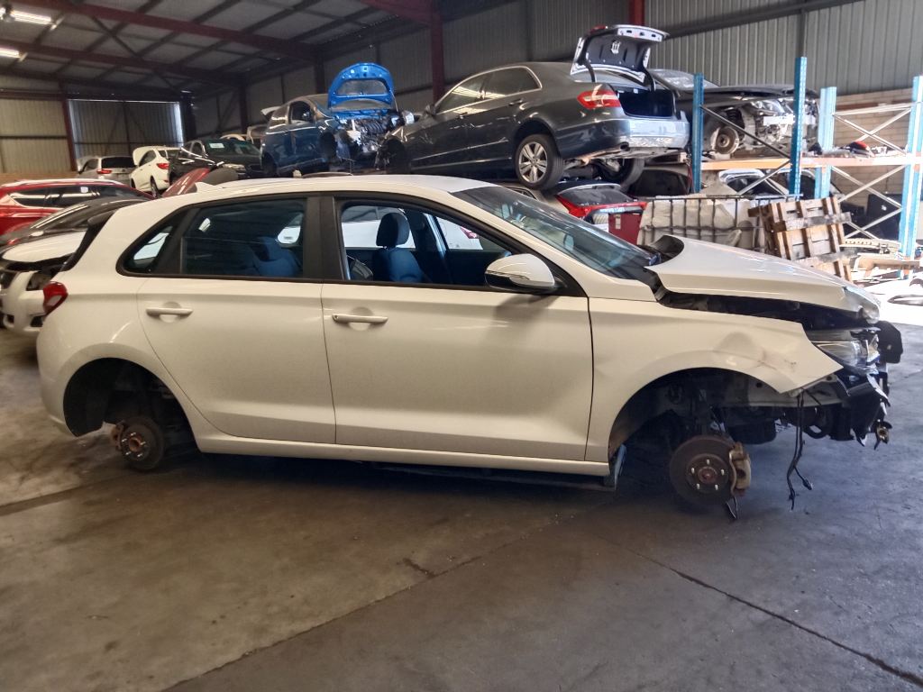 P5545 - Hyundai i30 2018 White Wrecking - Image 15