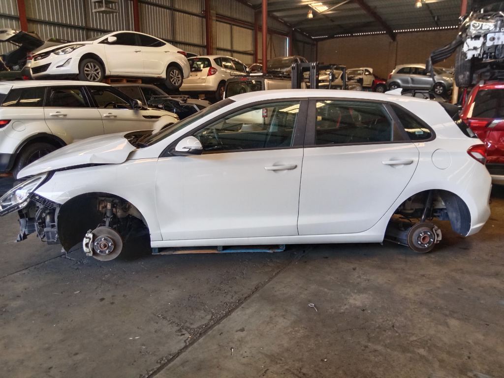 P5545 - Hyundai i30 2018 White Wrecking - Image 16