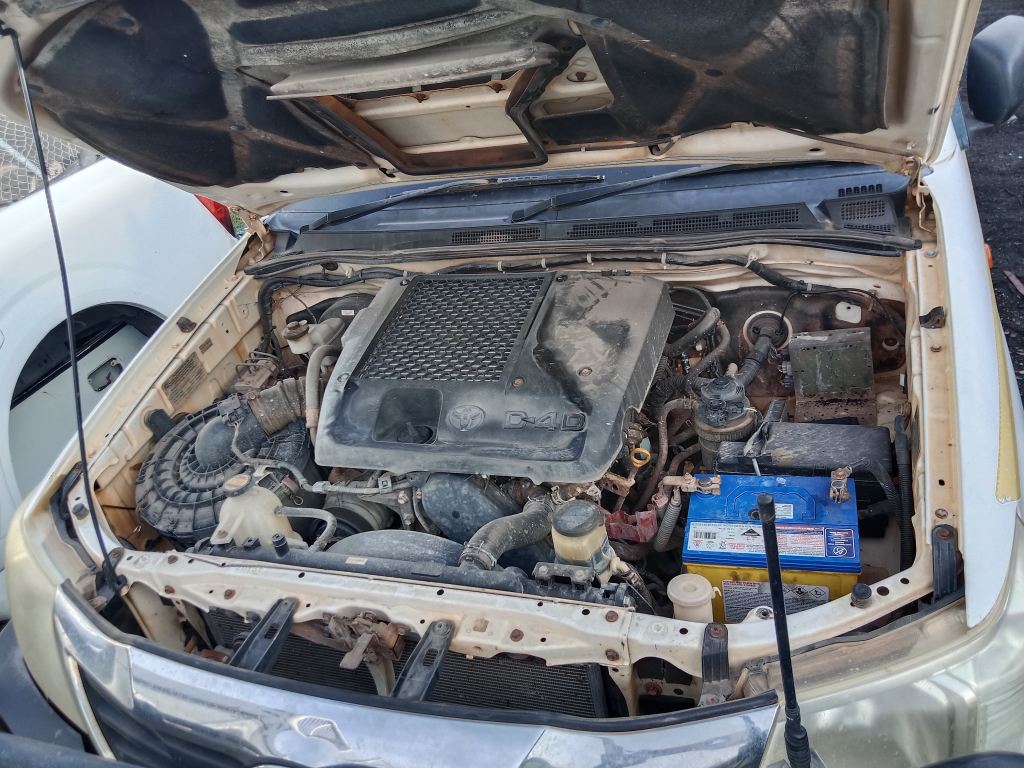 P5549 - Toyota Hilux 2013 White Wrecking - Image 15