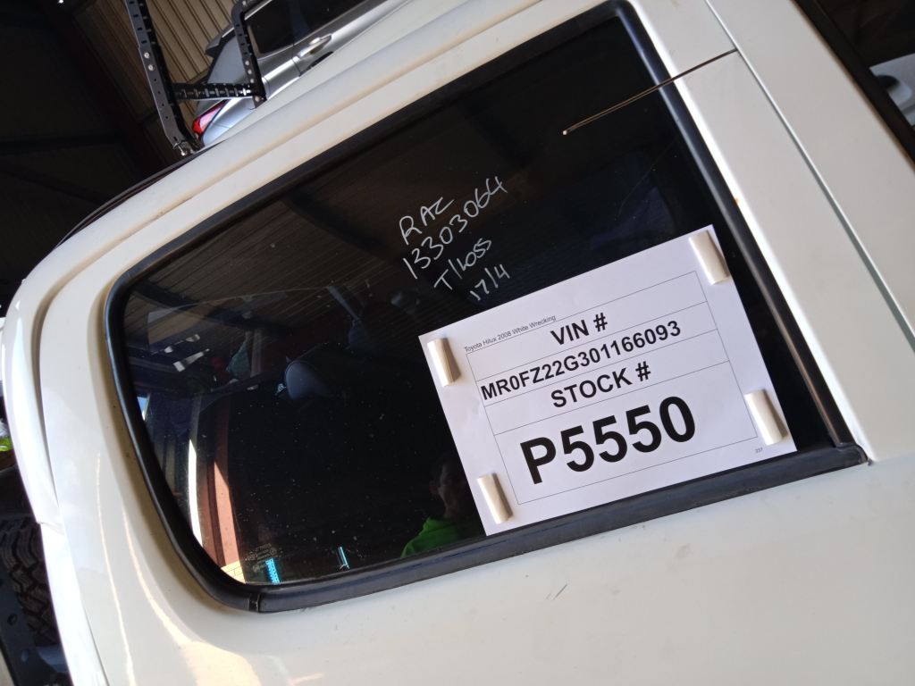 P5550 - Toyota Hilux 2008 White Wrecking - Image 2
