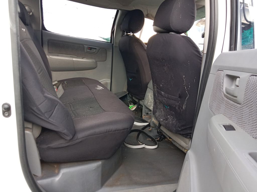 P5550 - Toyota Hilux 2008 White Wrecking - Image 8