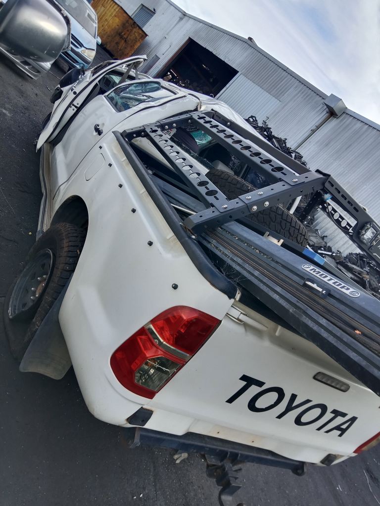P5550 - Toyota Hilux 2008 White Wrecking - Image 13