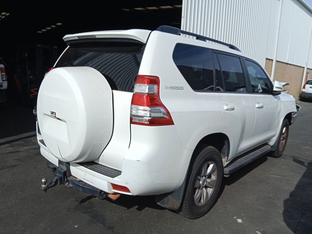P5551 - Toyota LandCruiser Prado 150 2017 White Wrecking - Image 10
