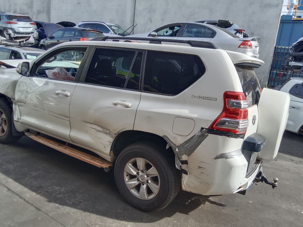 P5551 - Toyota LandCruiser Prado 150 2017 White Wrecking - Image 12