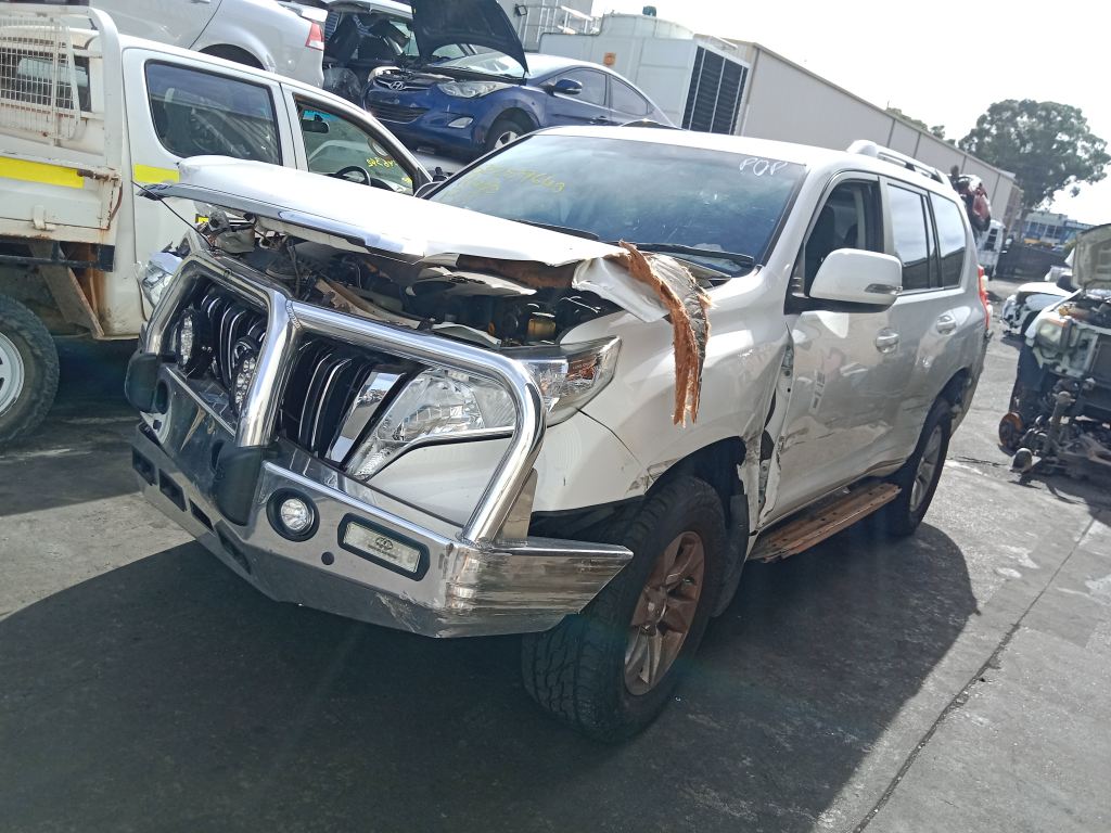 P5551 - Toyota LandCruiser Prado 150 2017 White Wrecking - Image 15