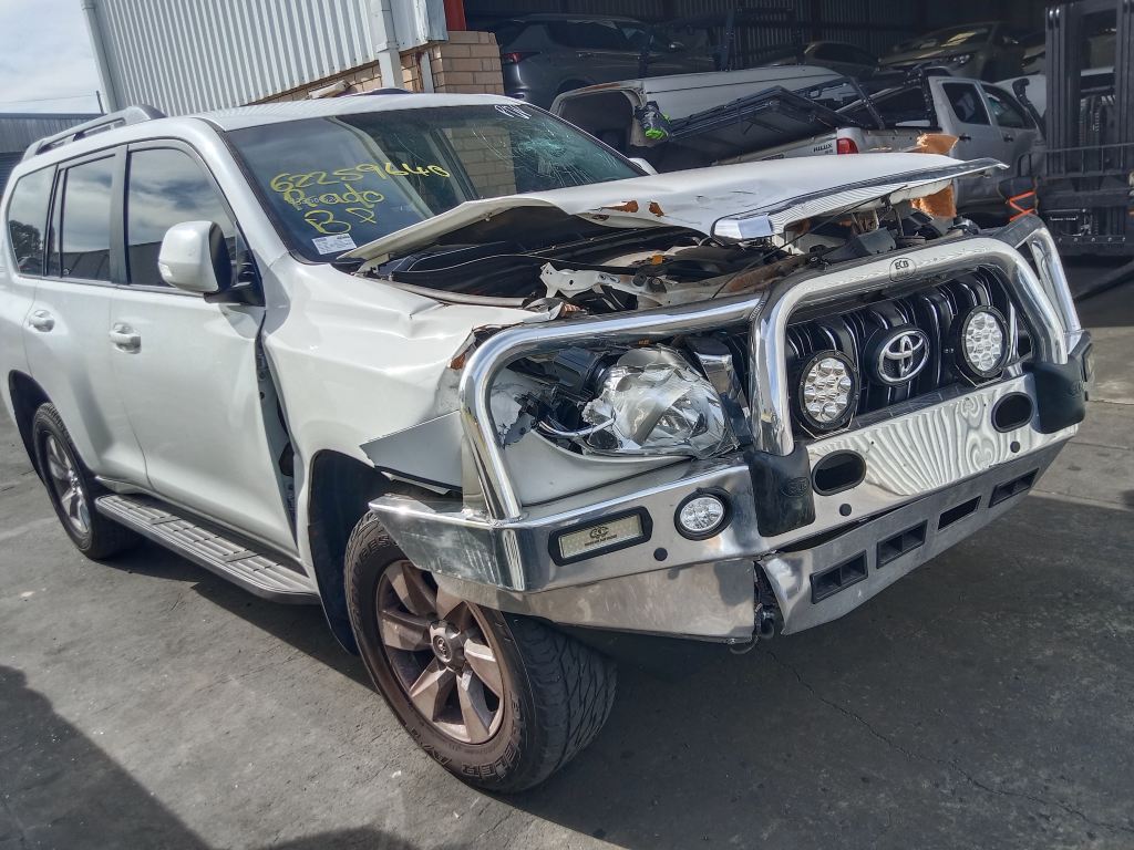P5551 - Toyota LandCruiser Prado 150 2017 White Wrecking - Image 16