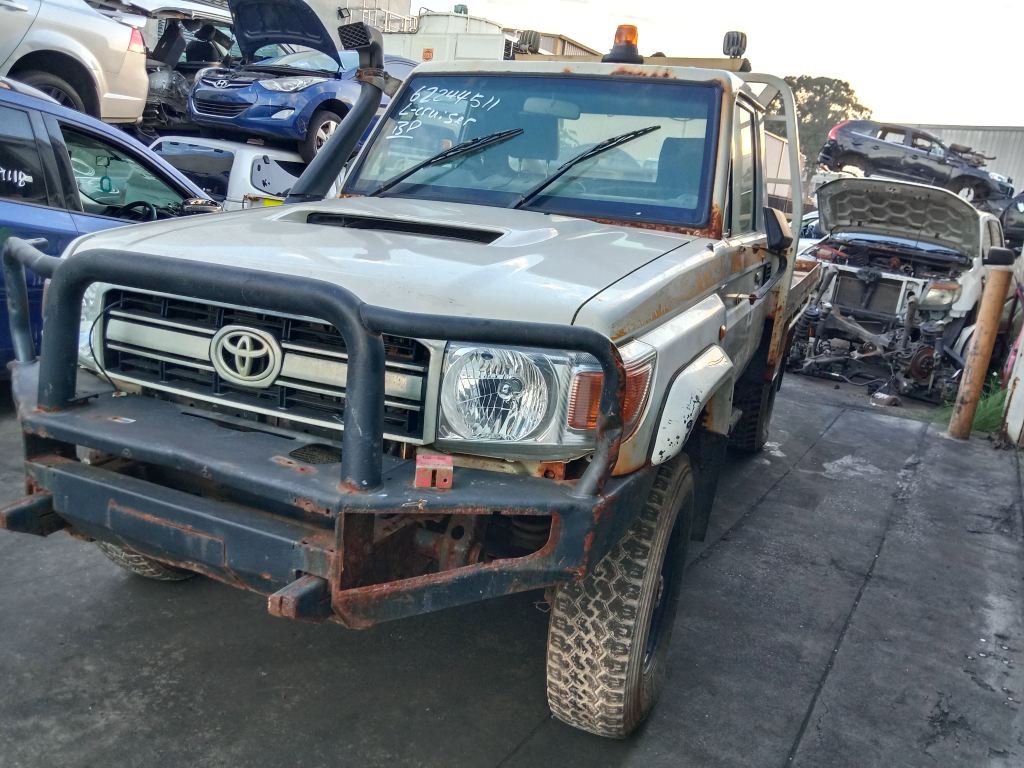 P5552 - Toyota LandCruiser 79 2010 White Wrecking