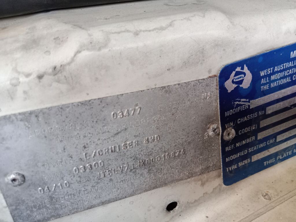 P5552 - Toyota LandCruiser 79 2010 White Wrecking - Image 4