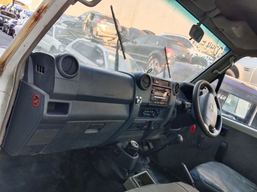 P5552 - Toyota LandCruiser 79 2010 White Wrecking - Image 10