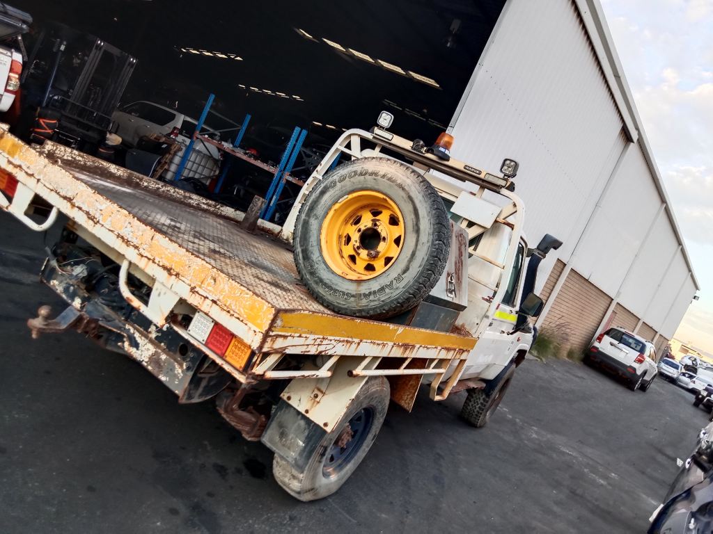 P5552 - Toyota LandCruiser 79 2010 White Wrecking - Image 12