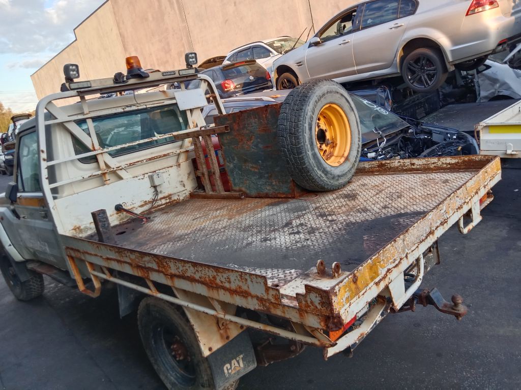 P5552 - Toyota LandCruiser 79 2010 White Wrecking - Image 13