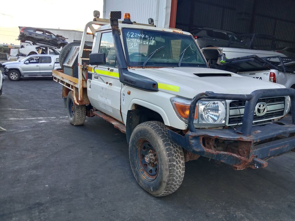 P5552 - Toyota LandCruiser 79 2010 White Wrecking - Image 16