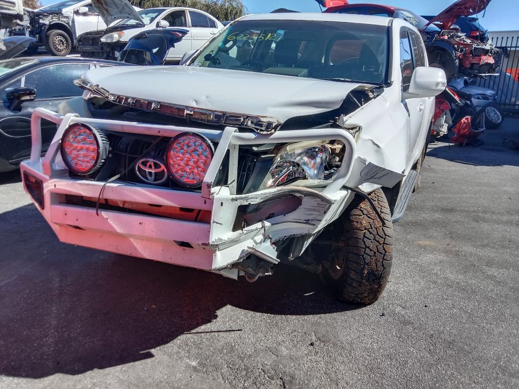 P5553 - Toyota LandCruiser Prado 150 2015 White Wrecking