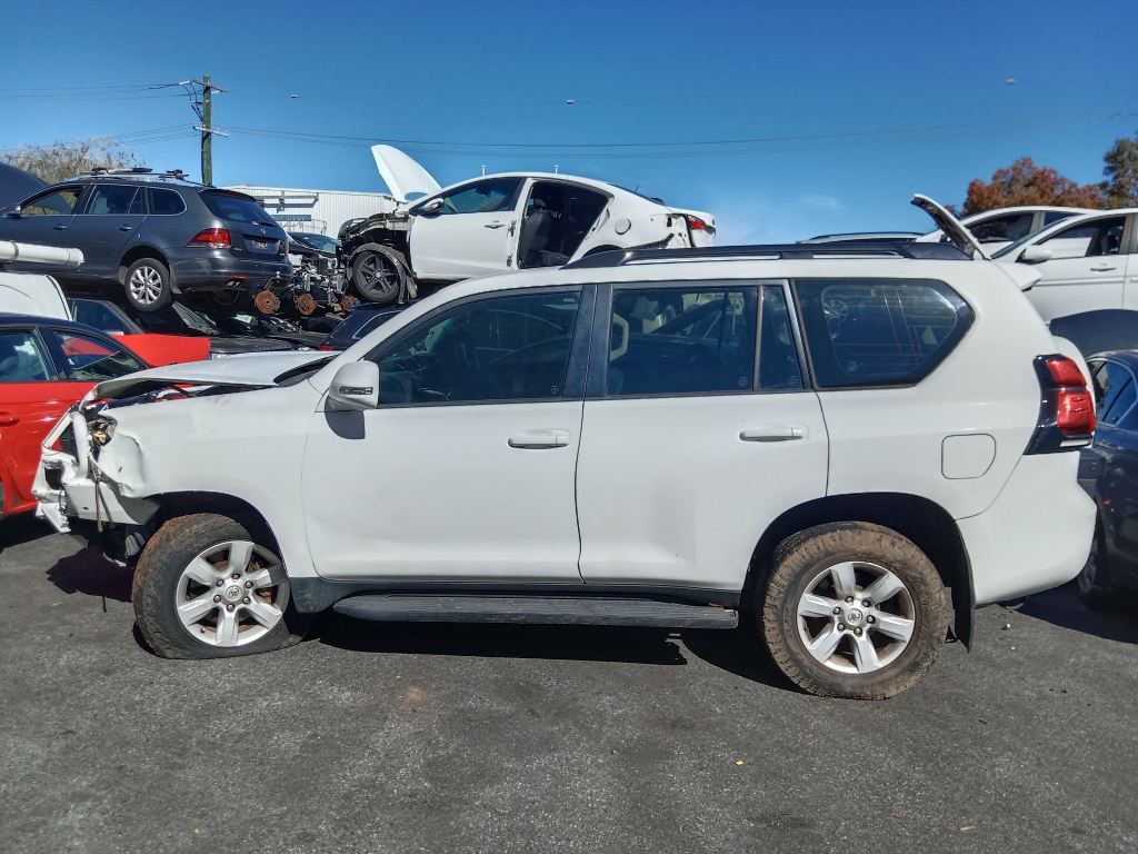 P5553 - Toyota LandCruiser Prado 150 2015 White Wrecking - Image 16