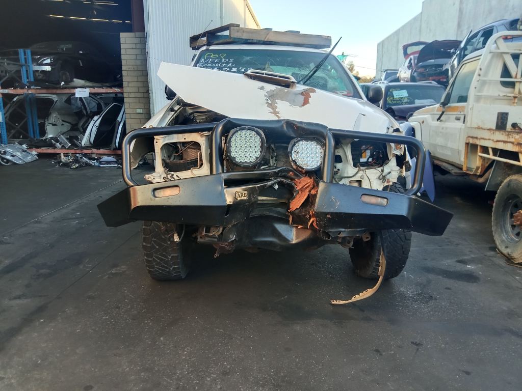 P5554 - Toyota Hilux 2010 White Wrecking