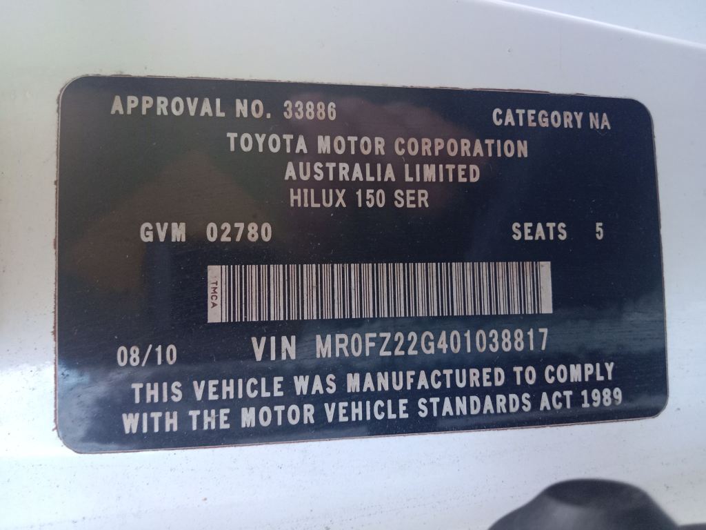 P5554 - Toyota Hilux 2010 White Wrecking - Image 10