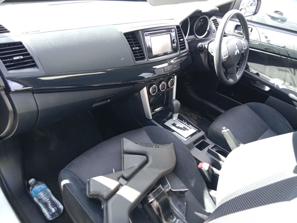 P5561 - Mitsubishi Lancer 2018 White Wrecking - Image 4