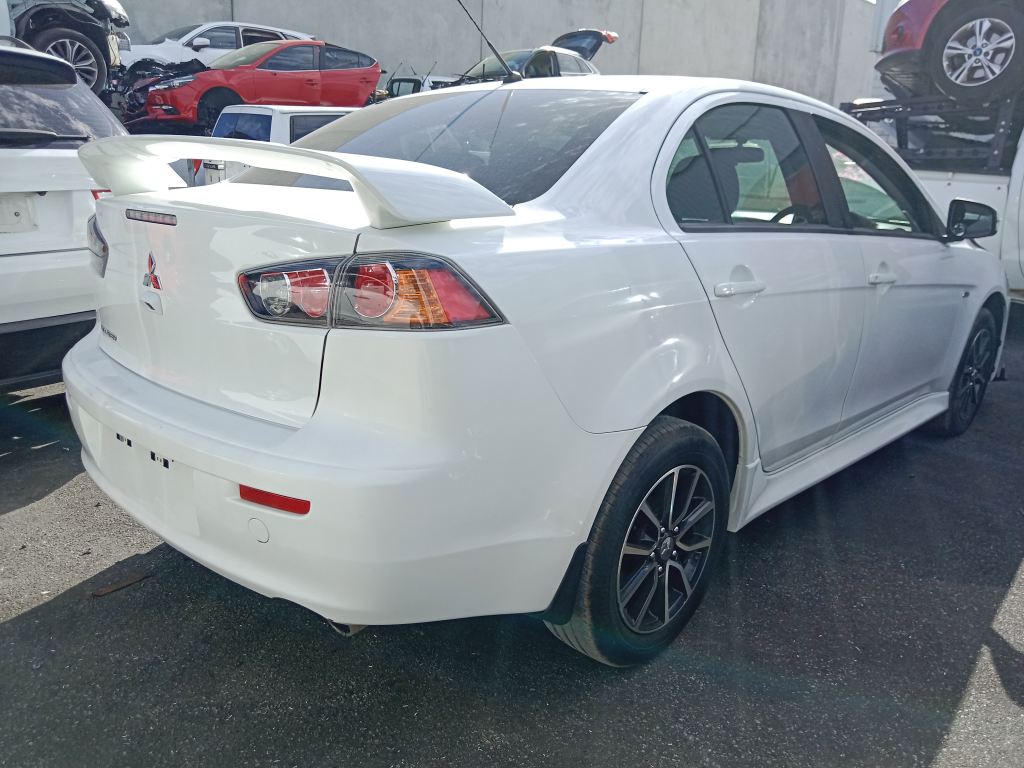 P5561 - Mitsubishi Lancer 2018 White Wrecking - Image 13