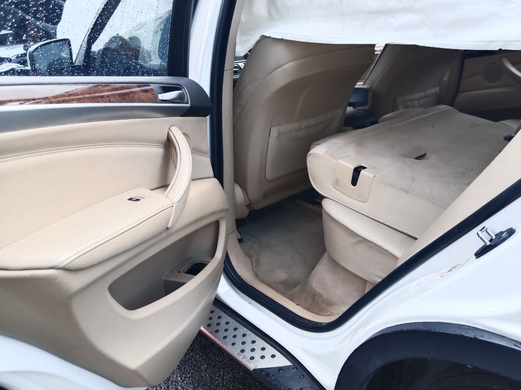 P5565 - BMW E70 X5 2008 White Wrecking - Image 7