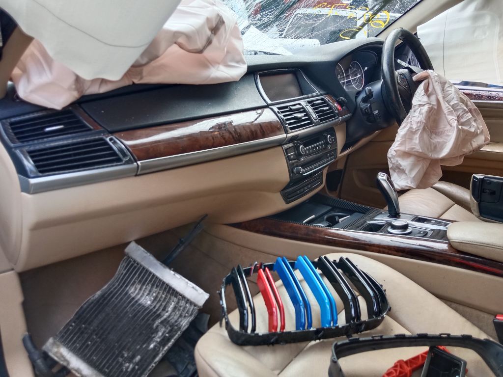P5565 - BMW E70 X5 2008 White Wrecking - Image 10