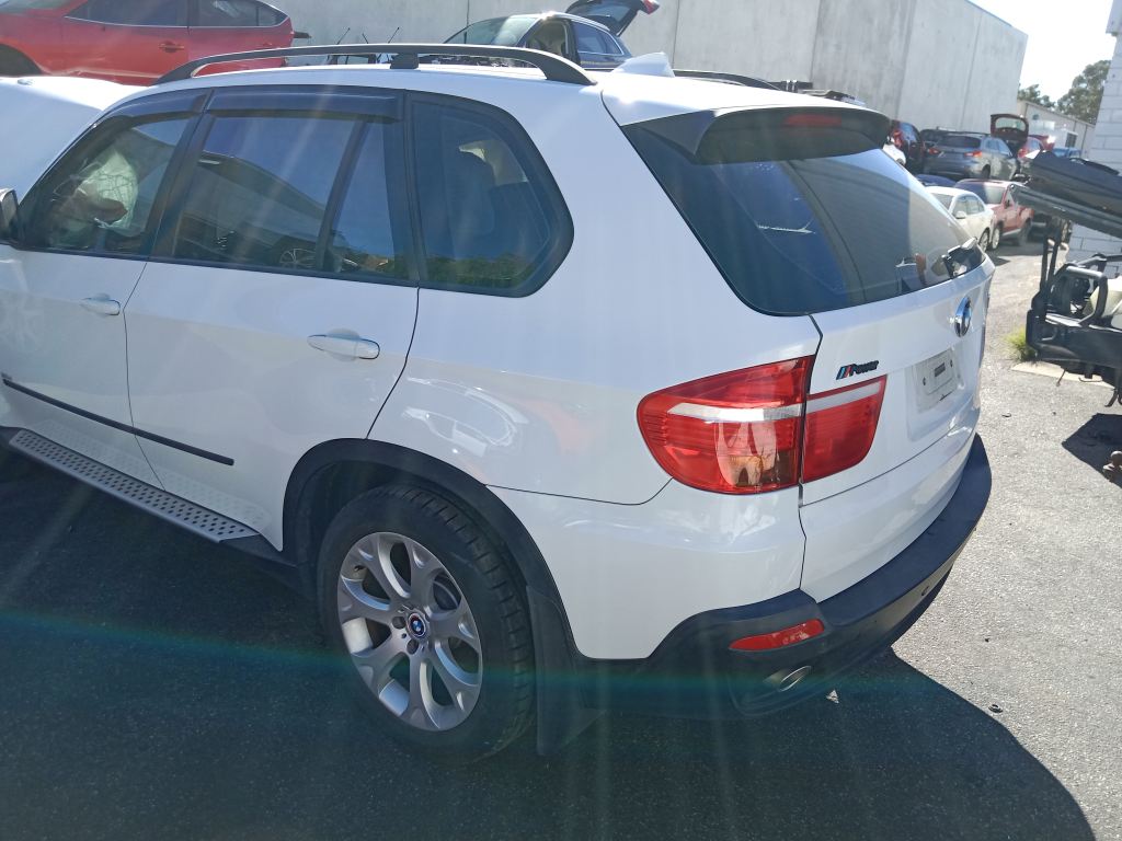 P5565 - BMW E70 X5 2008 White Wrecking - Image 11