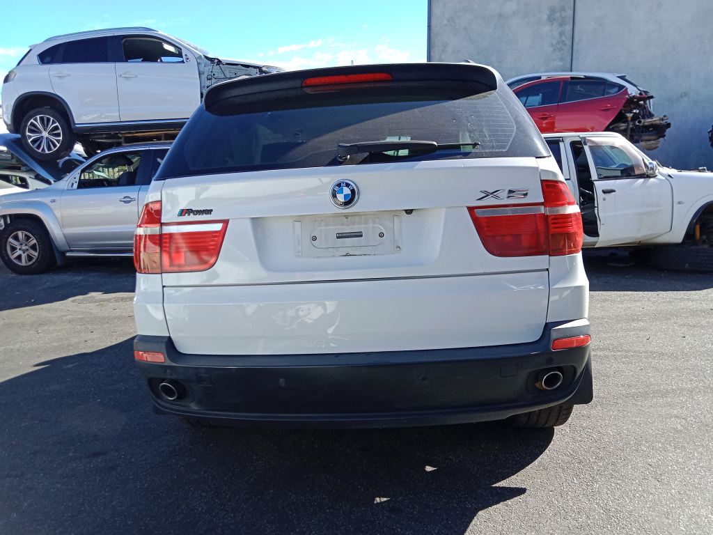 P5565 - BMW E70 X5 2008 White Wrecking - Image 12