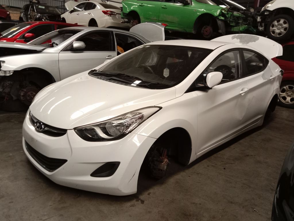 P5571 - Hyundai Elantra 2011 White Wrecking