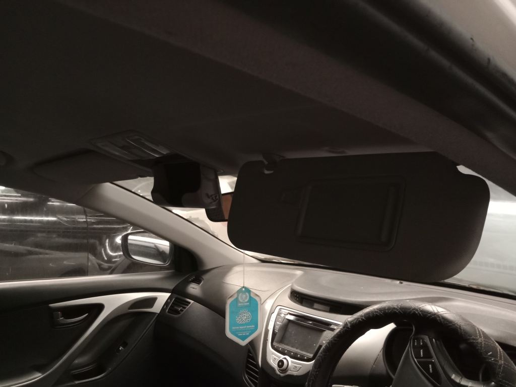 P5571 - Hyundai Elantra 2011 White Wrecking - Image 2