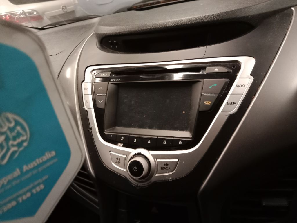 P5571 - Hyundai Elantra 2011 White Wrecking - Image 4